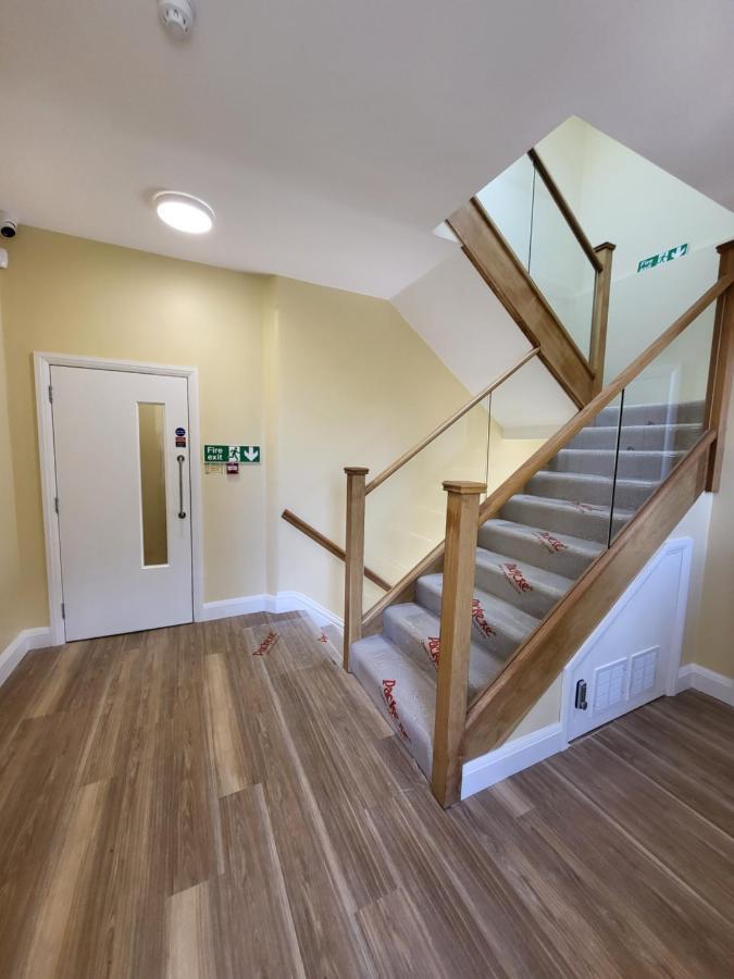 Sands House - Luxury Modern Studios With Secure Parking In Epsom, Surrey Buitenkant foto