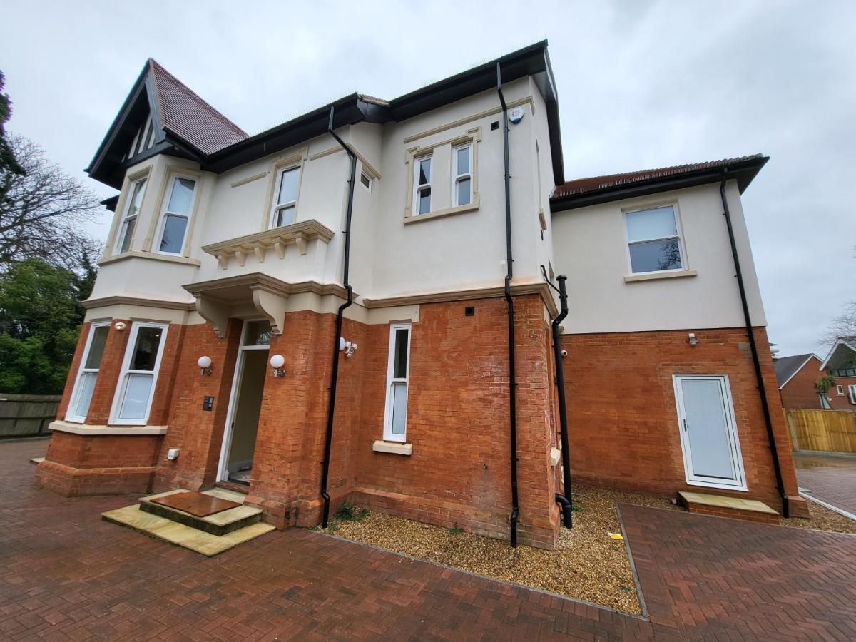Sands House - Luxury Modern Studios With Secure Parking In Epsom, Surrey Buitenkant foto